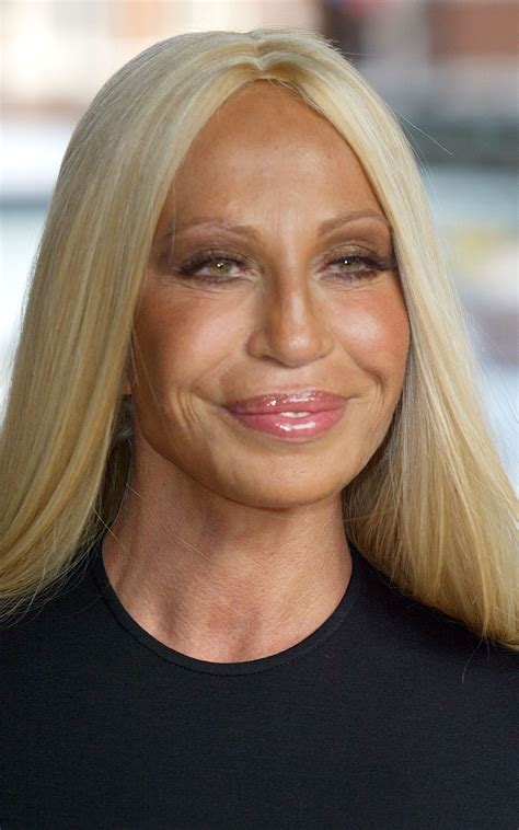 L'evoluzione di Donatella Versace: ecco come la stilista si è 